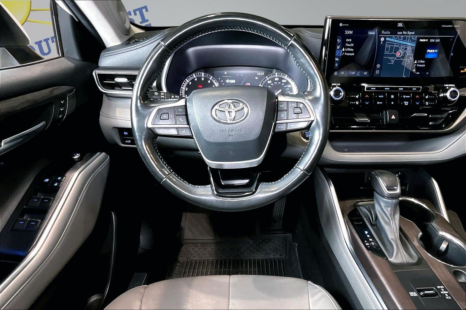 Used 2022 Toyota Highlander Limited FWD image 9