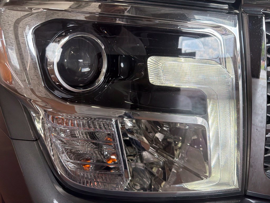 Used 2019 Nissan Titan SL w/ Chrome Package AWD/4WD image 9