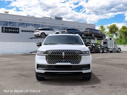 New 2027 Lincoln Navigator Premiere RWD image 3