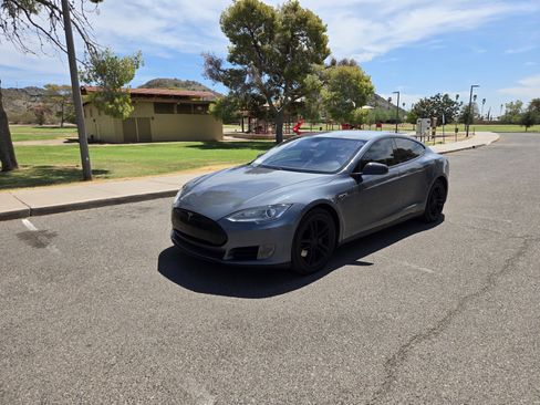 Used 2013 Tesla Model S image 1