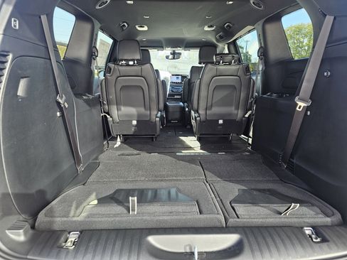 New 2026 Chrysler Pacifica Select image 11