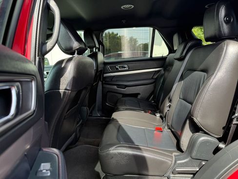 Used 2018 Ford Explorer XLT w/ Equipment Group 202A image 19