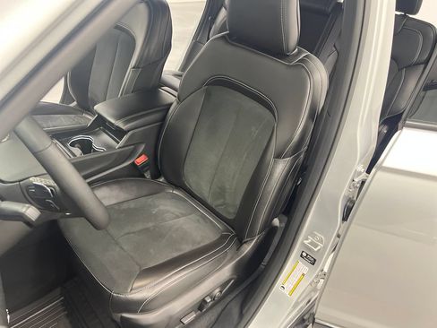 Used 2025 Jeep Grand Cherokee Altitude AWD/4WD image 11