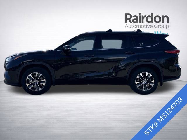 Used 2021 Toyota Highlander XLE AWD/4WD image 4