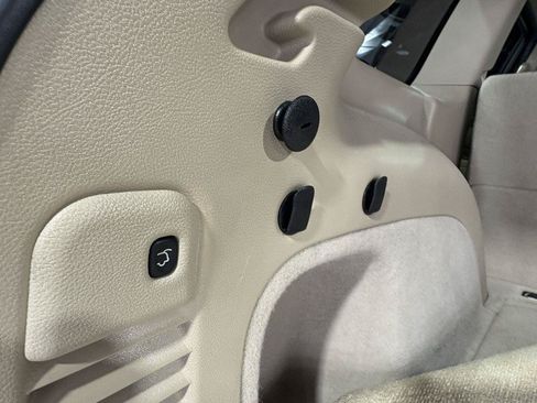 Used 2019 Jeep Grand Cherokee Overland AWD/4WD image 29
