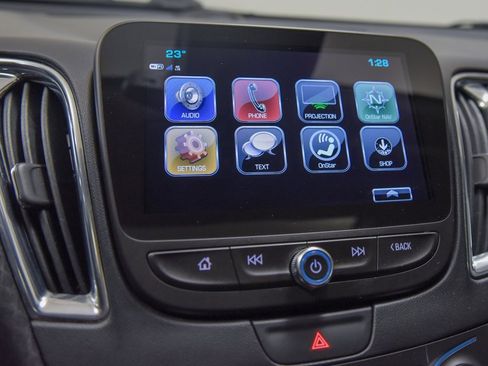 Used 2018 Chevrolet Malibu LT w/ Driver Confidence Package image 18