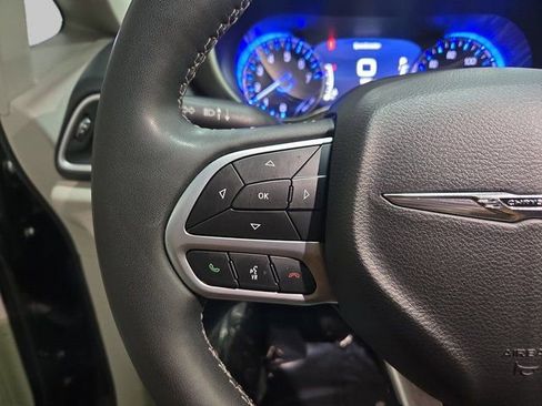 Used 2024 Chrysler Pacifica Touring-L image 20