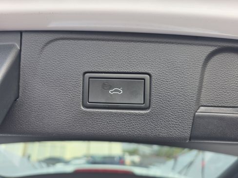 Used 2023 Volkswagen Atlas SEL image 9