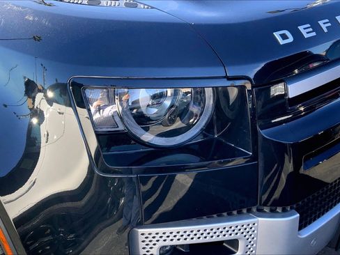 Used 2024 Land Rover Defender 110 S image 26