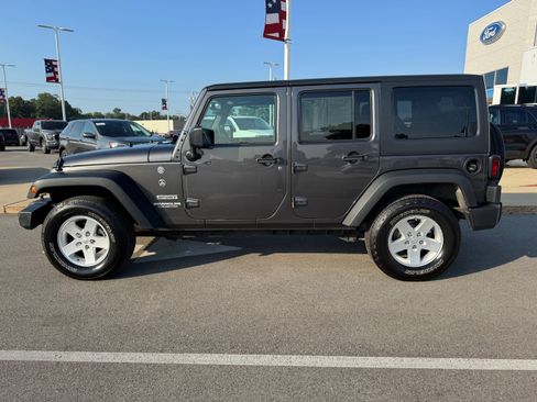 Used 2017 Jeep Wrangler Unlimited Sport w/ Quick Order Package 24S AWD/4WD image 4