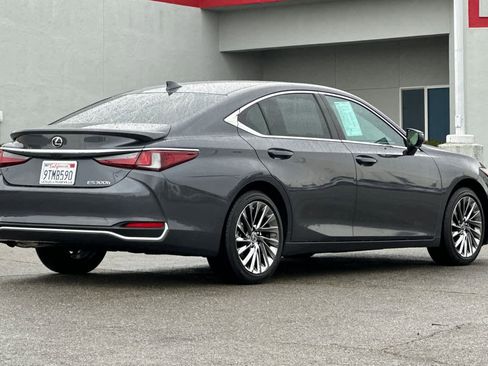 Used 2025 Lexus ES 300h w/ Accessory Package (Z2) FWD image 2