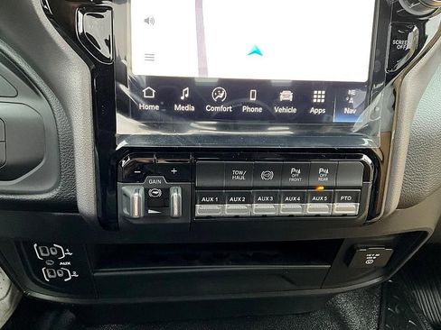 New 2026 RAM 5500 4x4 Regular Cab image 24