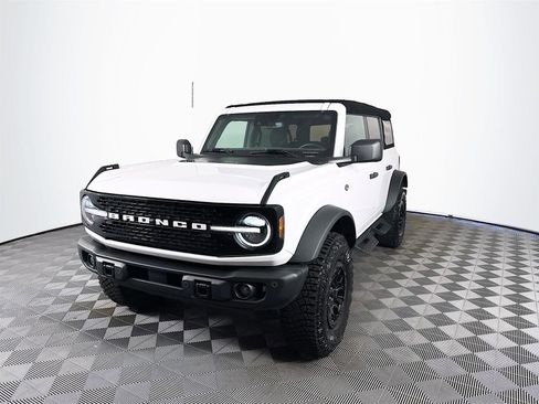 Used 2023 Ford Bronco Wildtrak image 4