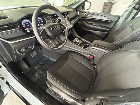 Used 2025 Jeep Grand Cherokee L Laredo image 47