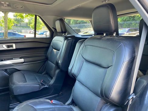 Used 2022 Ford Explorer Limited w/ Equipment Group 301A AWD/4WD image 19