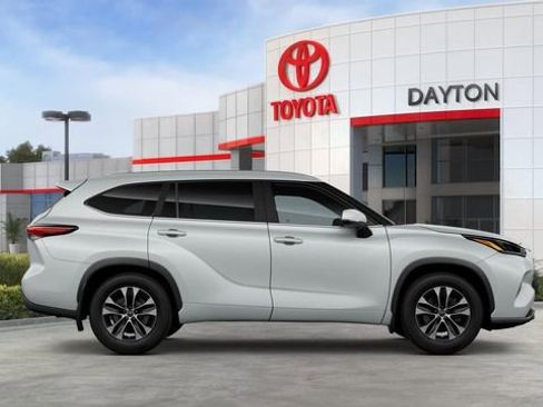 New 2025 Toyota Highlander XLE image 13
