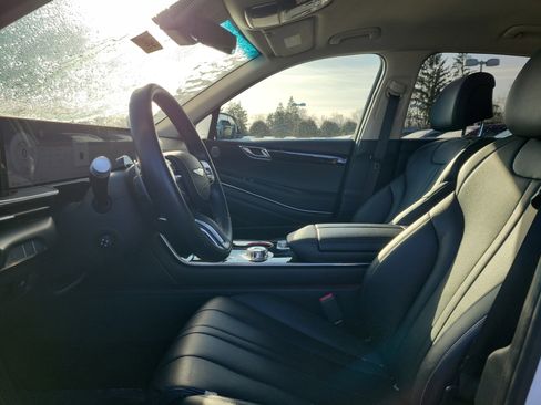 Used 2025 Genesis GV80 2.5T Standard image 15