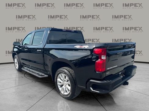 Used 2023 Chevrolet Silverado 1500 Custom AWD/4WD image 2