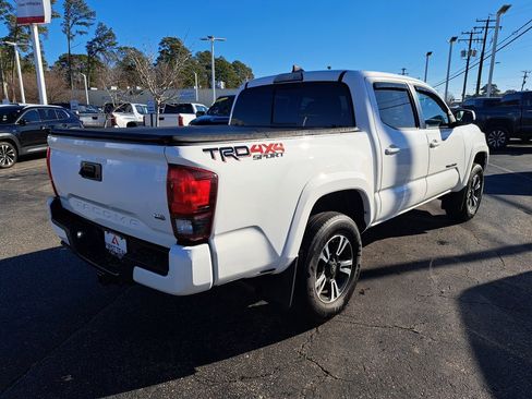 Used 2019 Toyota Tacoma TRD Sport image 8
