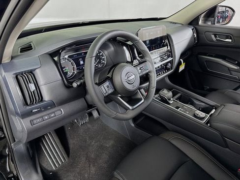 New 2025 Nissan Pathfinder SL image 9