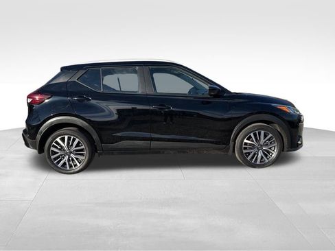 Used 2021 Nissan Kicks SV image 18