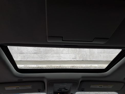 Used 2018 Chevrolet Suburban Premier AWD/4WD image 5