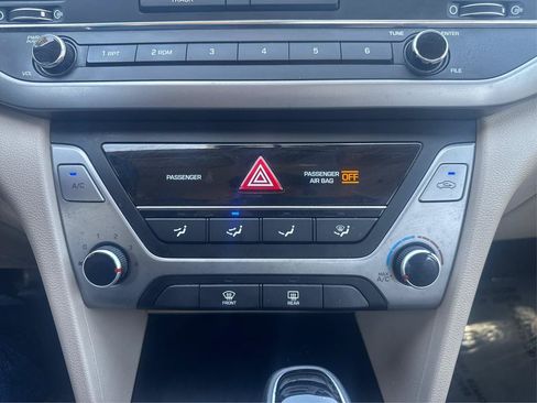 Used 2018 Hyundai Elantra SE FWD image 15