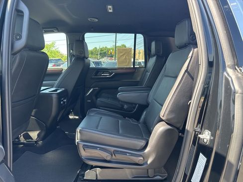 Used 2025 GMC Yukon XL Denali AWD/4WD image 22