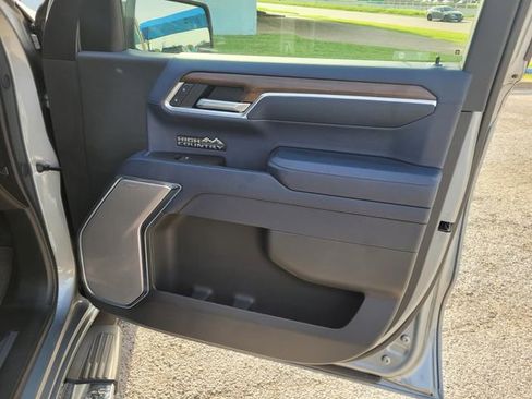 Used 2025 Chevrolet Silverado 1500 High Country image 9