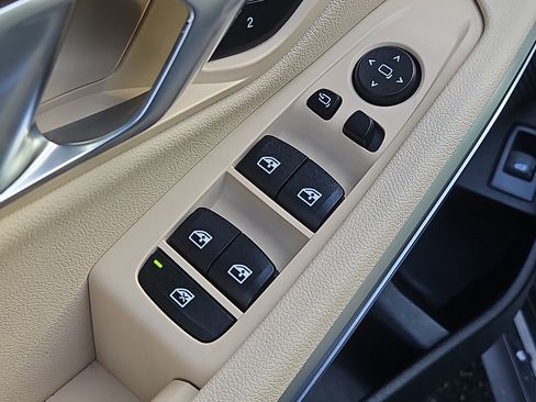 Used 2021 BMW 330i xDrive 330i xDrive w/ Premium Package image 22