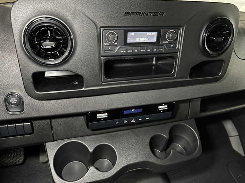 Used 2025 Mercedes-Benz Sprinter 2500 image 30