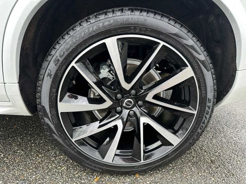 Used 2025 Volvo XC90 B6 Plus w/ Protection Package Premier image 9