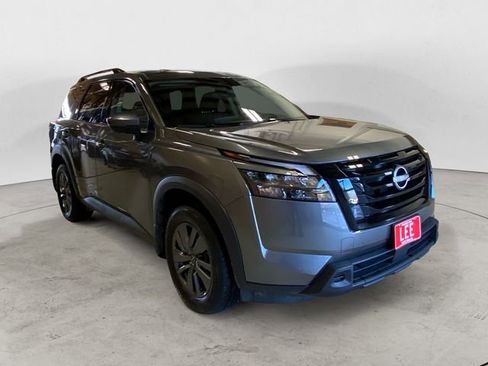 Certified 2024 Nissan Pathfinder SV w/ Black Appearance Package image 7