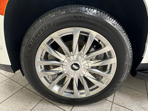 Used 2023 Cadillac Escalade Premium Luxury image 17