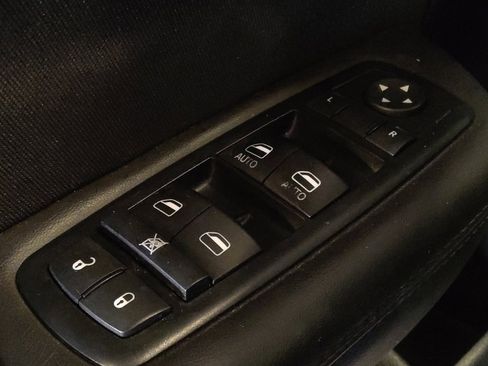 Used 2016 Chrysler 200 Limited image 27