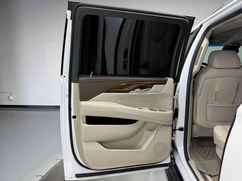 Used 2017 Cadillac Escalade ESV Premium Luxury AWD/4WD image 19