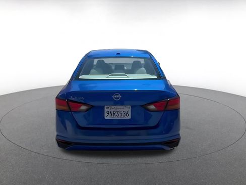 Used 2025 Nissan Altima 2.5 SV FWD image 12