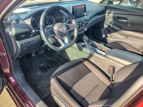 Used 2025 Nissan Sentra SV image 7
