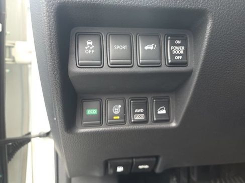 Used 2016 Nissan Rogue SV w/ SV Premium Package AWD/4WD image 18