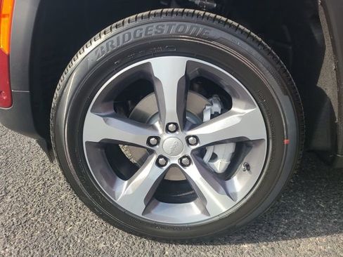 New 2025 Jeep Grand Cherokee Limited w/ Luxury Tech Group II image 9