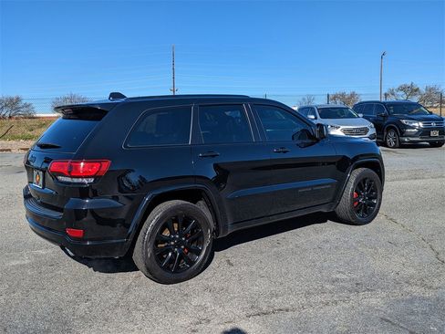 Used 2018 Jeep Grand Cherokee Altitude image 5