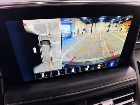 Used 2022 Chevrolet Tahoe Z71 w/ Luxury Package image 31