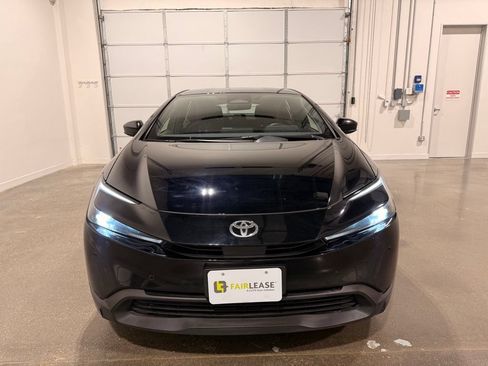 Used 2025 Toyota Prius LE FWD image 2