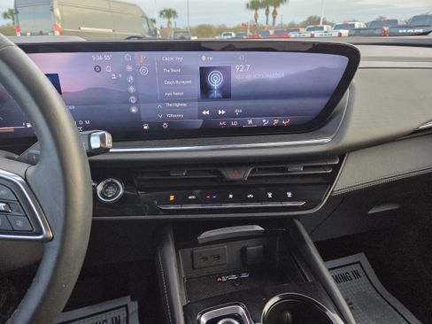 Used 2025 Buick Envision Preferred image 32