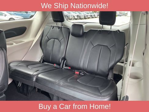 Used 2024 Chrysler Pacifica Touring-L FWD image 13