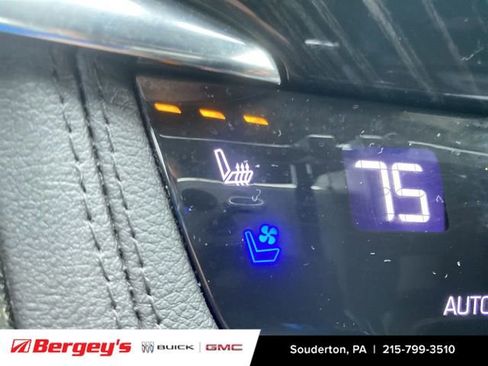 Used 2025 Cadillac XT6 Premium Luxury image 38