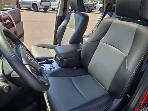 Certified 2019 Toyota 4Runner SR5 Premium AWD/4WD image 17