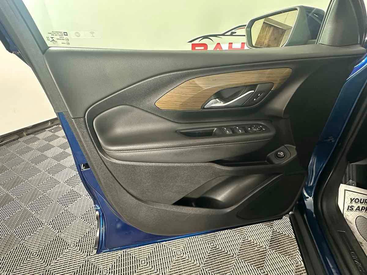 Used 2019 GMC Terrain SLE w/ Driver Convenience Package FWD image 16