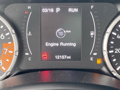 Certified 2023 Jeep Renegade Latitude w/ Premium Group AWD/4WD image 21