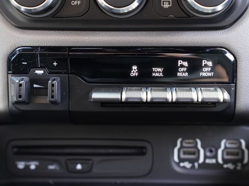 Used 2019 RAM 1500 Big Horn AWD/4WD image 30